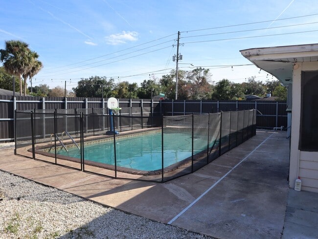 Building Photo - 4 BEDROOM 2 Bath  Pool Home!  Call Carole Arcaro 386-216-4900 Deltona Lakes Realty