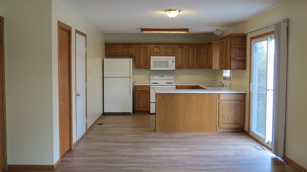 Kitchen - 601 Southwest 4th Street