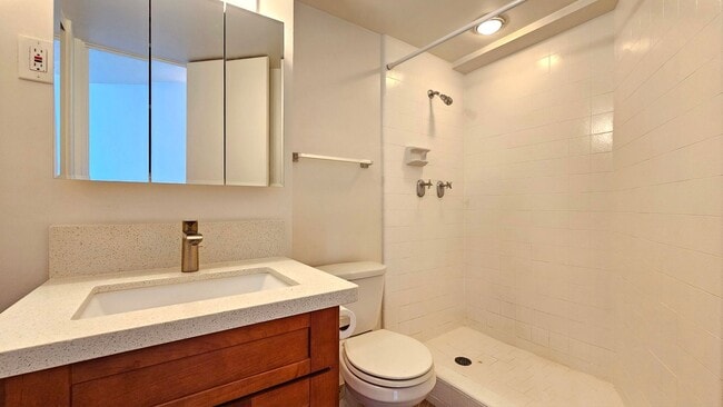 Building Photo - Holiday Village - renovated studio with on...