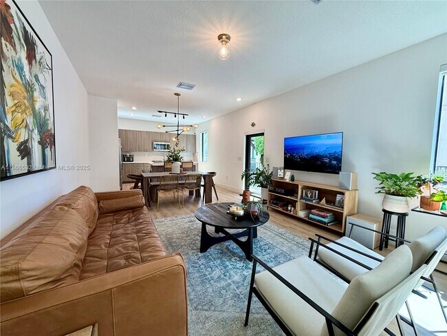 Building Photo - 4803 NW 83rd Ct