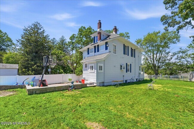 Building Photo - 496 W Park Ave