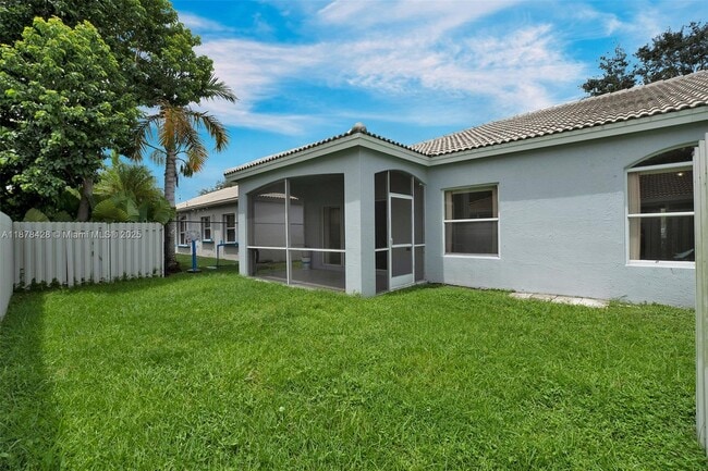 Building Photo - 10660 SW 20th Ct