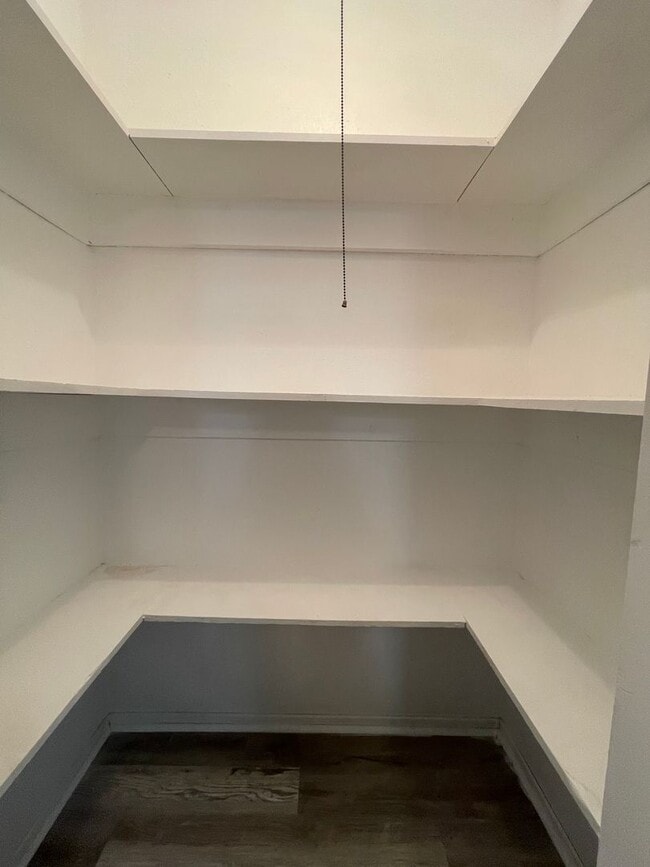 Building Photo - COMING SOON - 2 Bedroom 1 Bath Home in Lak...