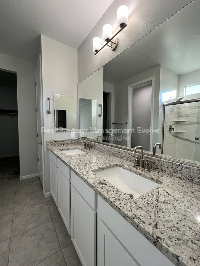 Building Photo - 3435 S 177th Dr