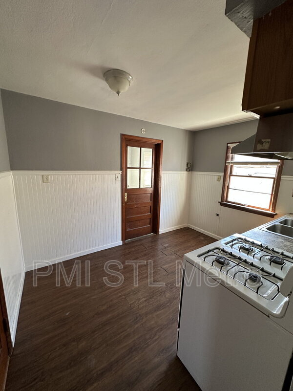 Building Photo - 156 Fermo Ave