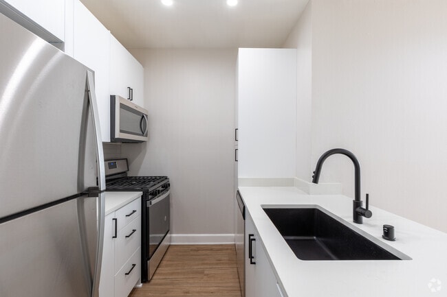 Kitchen - The Tower at Hollywood Hills
