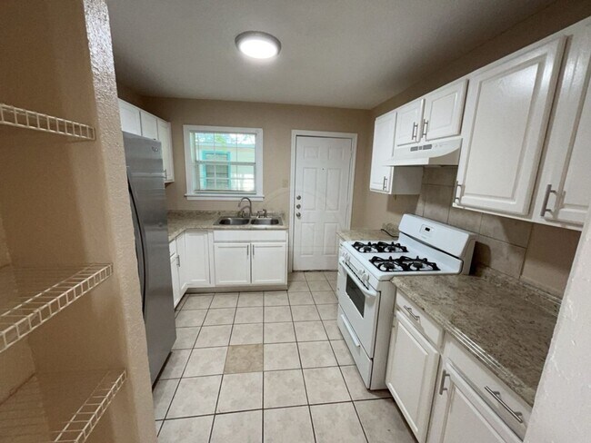 Building Photo - 1802 Poage Ave
