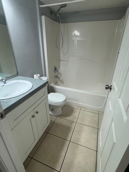 Building Photo - 449 SW Fifer Ave