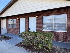 Building Photo - Updated 1/1 Villa