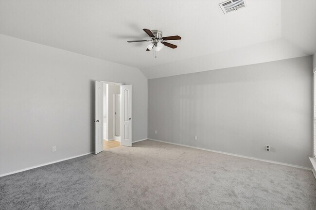 Building Photo - 512 Crescent Creek Ln