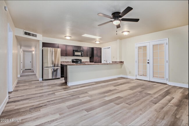 Building Photo - 932 E Concorda Dr