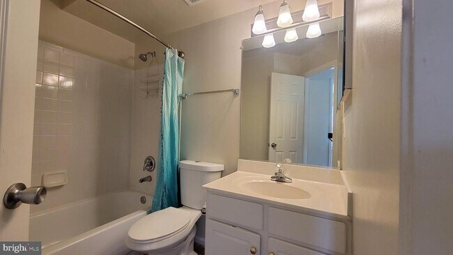 Building Photo - 3989 Hartlake St