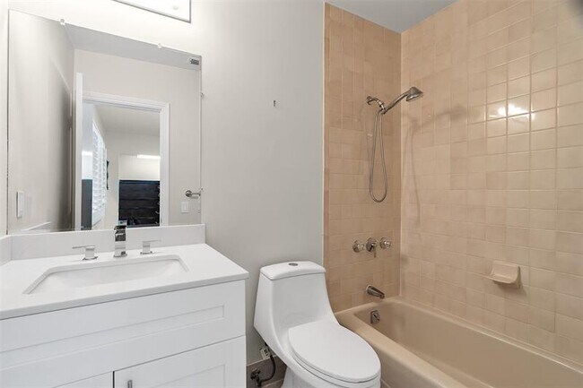 Building Photo - 18 Nurmi Dr