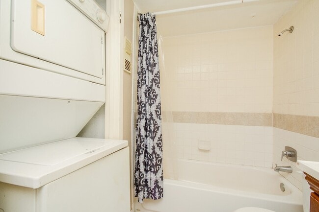 Building Photo - 8519 Hearth Dr