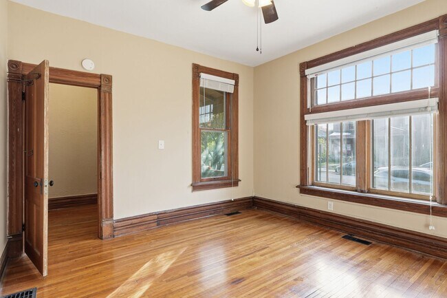 Building Photo - Muir - 308-308 1/2 Wilber Ave