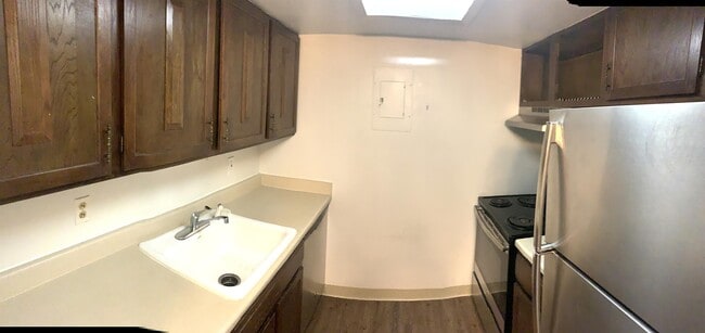Building Photo - 1200 Golden Cir