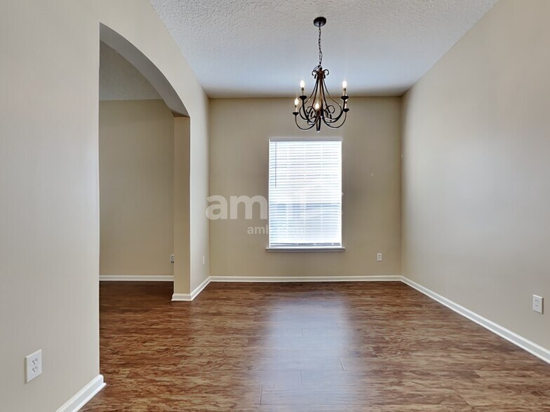 Building Photo - 2859 Pebblewood Ln