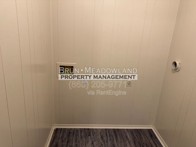 Building Photo - 1930 Lovell Rd