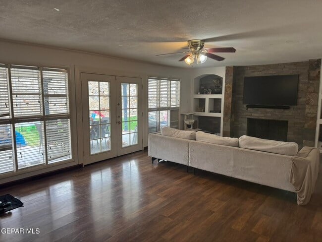 Building Photo - 6417 Pino Real Dr