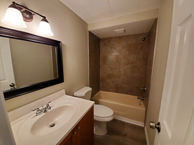 Building Photo - 1871 Cactus Ct