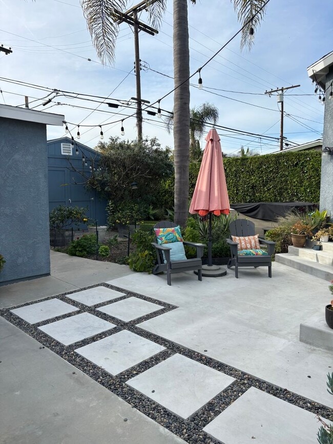 Building Photo - Charming & Private Backhouse Studio in Desirable Long Beach Neighborhood!