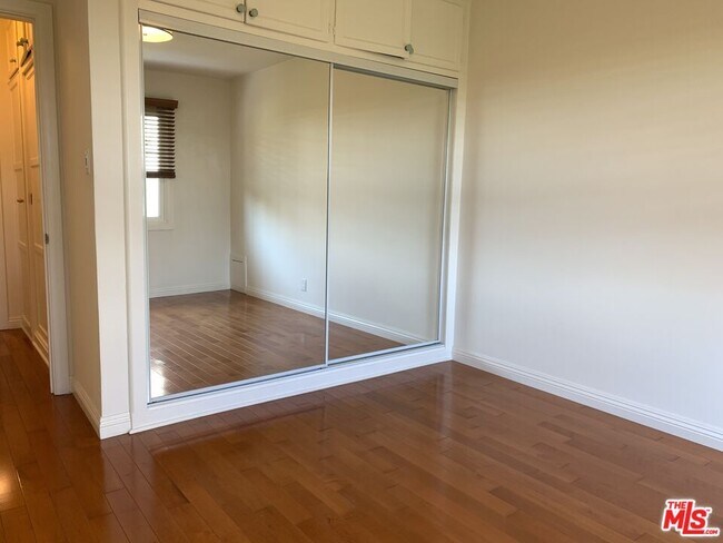 Building Photo - 1219 N Crescent Heights Blvd