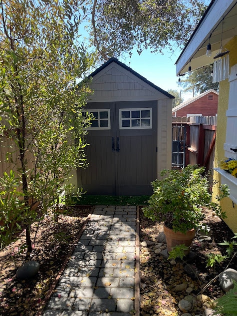 Building Photo - 225 Walnut St