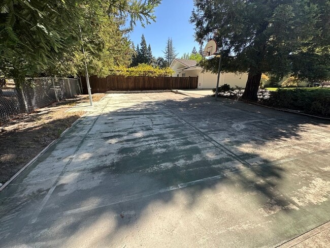 Building Photo - 5 Bed 3 Bath In Alamo W/ Pool
