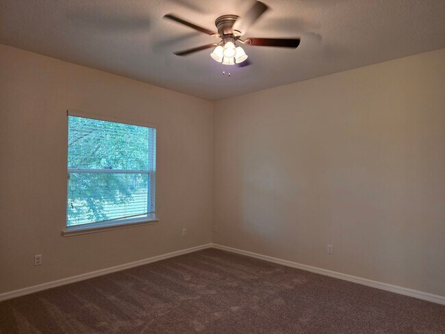 Building Photo - Three Bedroom Home at Lake Pleasant Cove in Apopka