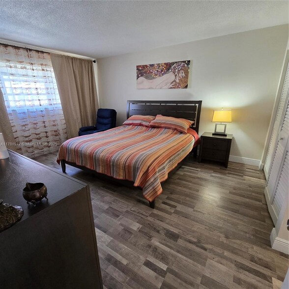 Building Photo - 2097 S Ocean Dr