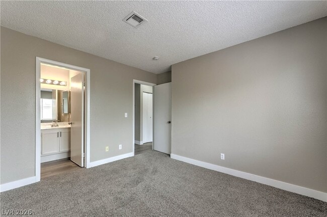 Building Photo - 4571 Carriage Park Dr