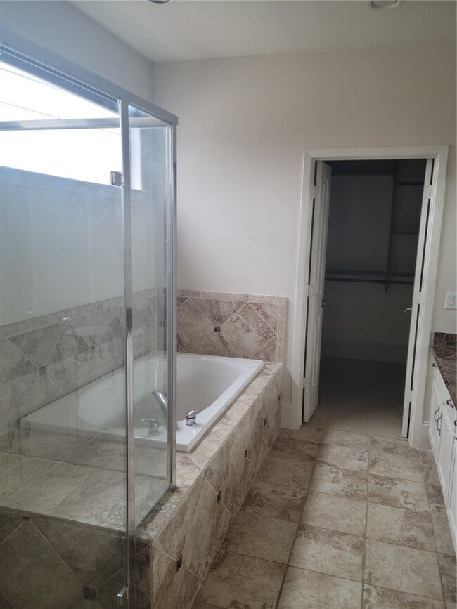 Building Photo - 703 St Charles St