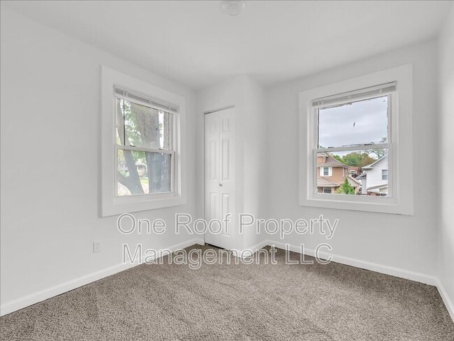 Building Photo - 324 N Hardesty