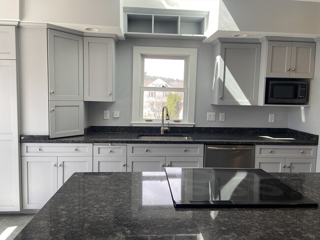 Building Photo - 16 Taft St