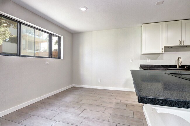 Building Photo - Updated 2 Bedroom 2 Bath Condo With Pool A...