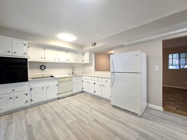 Building Photo - Updated 3BR, 2BA with Screened in Porch in Close in Rockville/Kensington!!