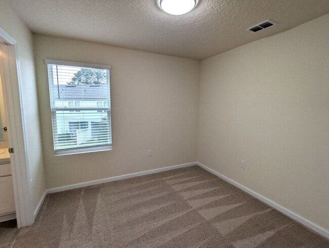 Building Photo - REDUCED RATE ON THIS 18mo LEASE (15mo & 12mo also available) AND WAIVED $250 Admin Fee (app. fee ...