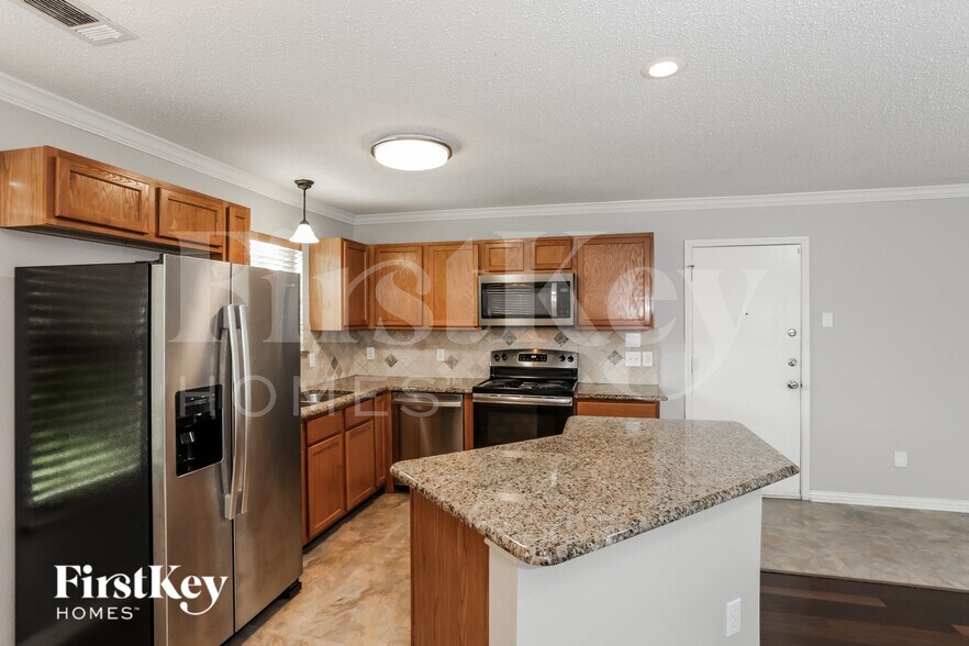 Building Photo - 621 Stellaway Dr