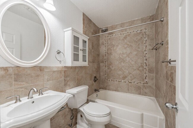 Building Photo - Cute two-bedroom, one-bath home in the hea...