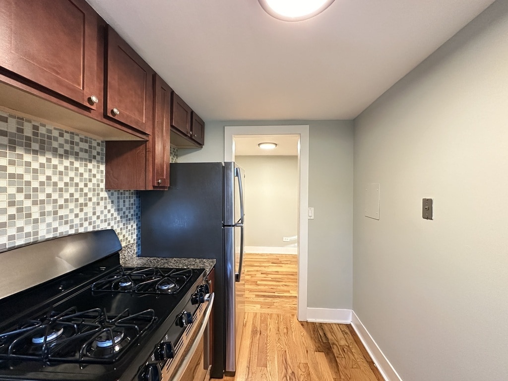 Building Photo - 432 Elm Pl