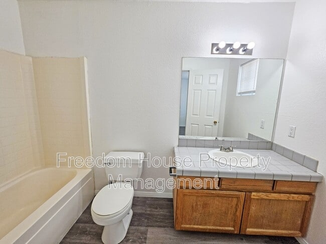Building Photo - 670 Bourbon St