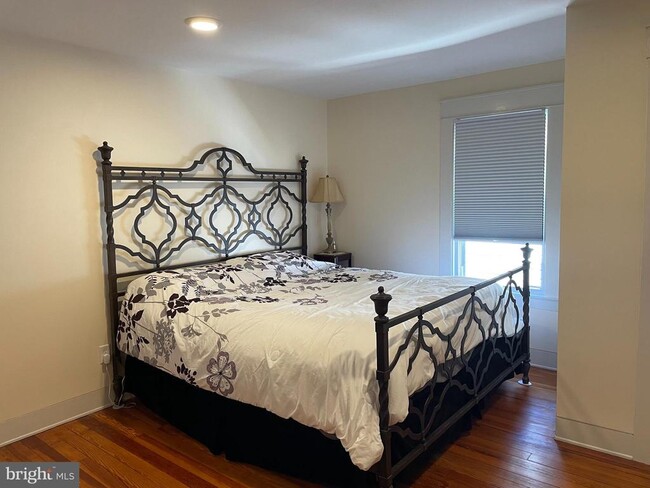 Building Photo - 7103 Ventnor Ave