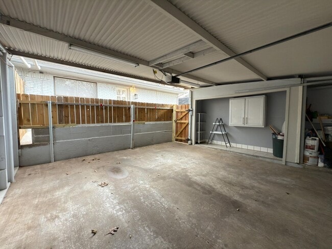 Building Photo - 7528-7528 Thistle Ln