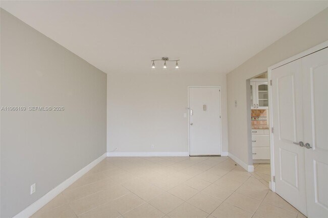 Building Photo - 401 Golden Isles Dr