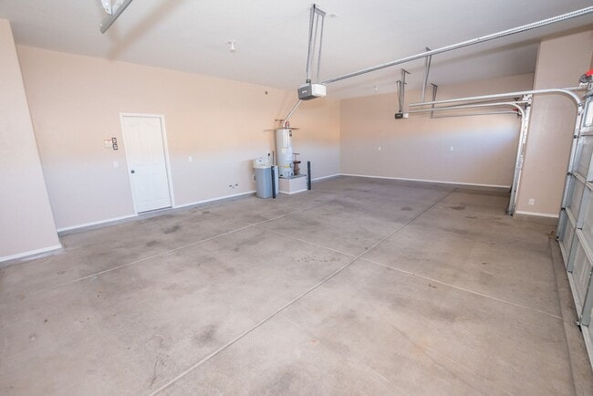 Building Photo - Beautiful Custom Home with 4 Bedrooms, 2 Bath, 3 Car Garage, Central A/C