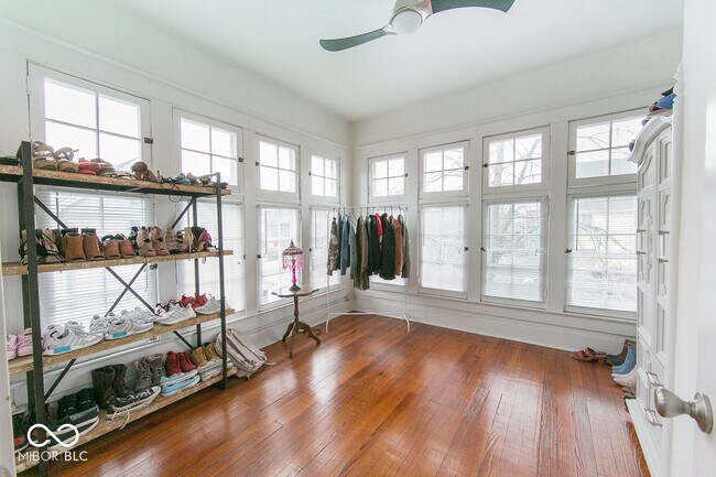 Building Photo - 809 Broadway St