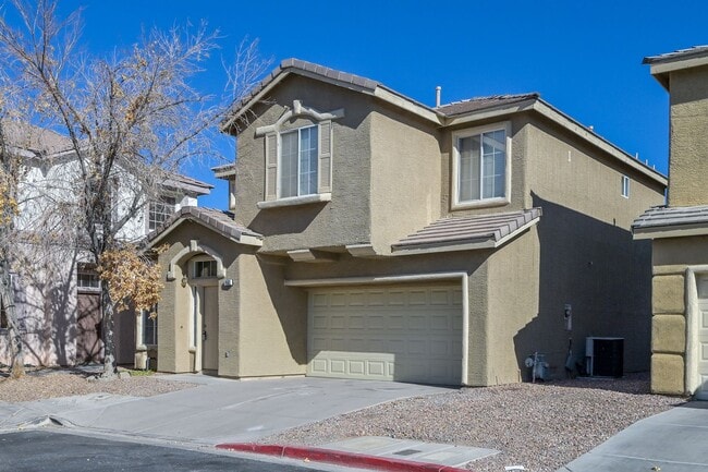 Building Photo - NW!! POOL!!!! GATED!!! Com. Park!!! Low Maintenance desert landscape front Yard. New Carpet!! Ups...