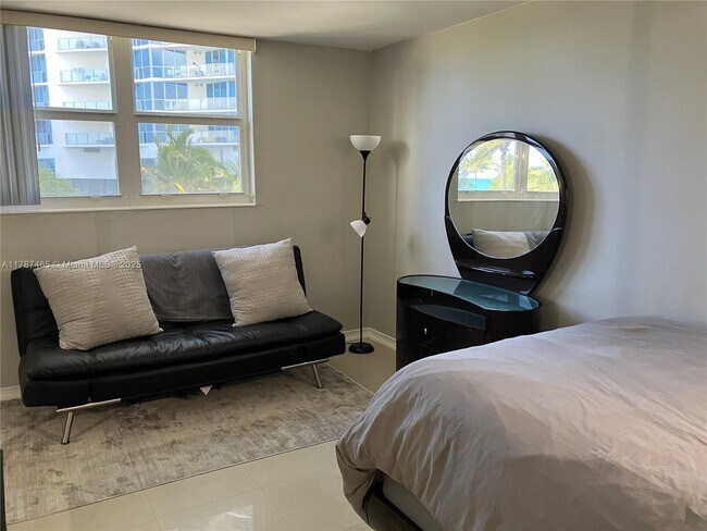 Building Photo - 3001 S Ocean Dr
