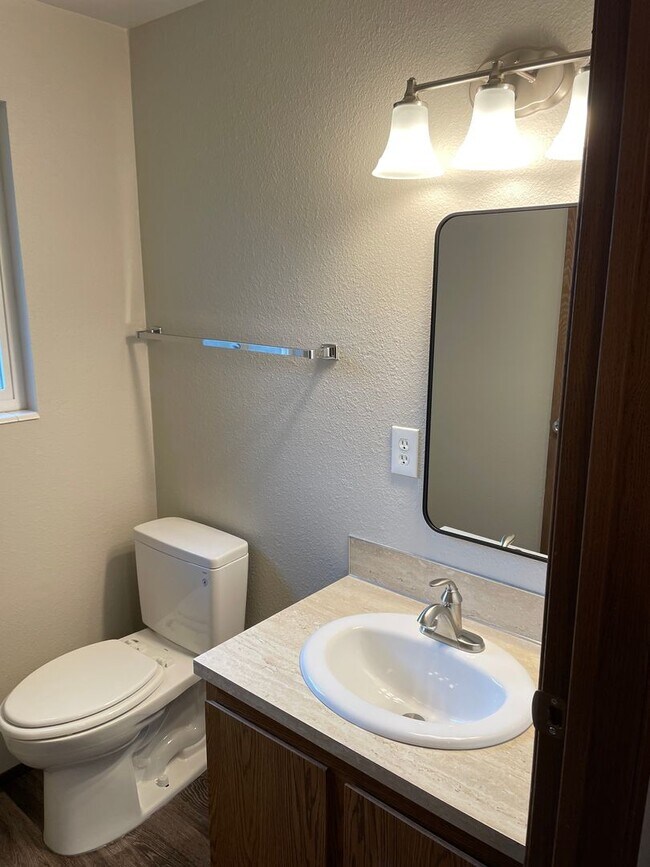 Building Photo - 9014 10th Pl SE