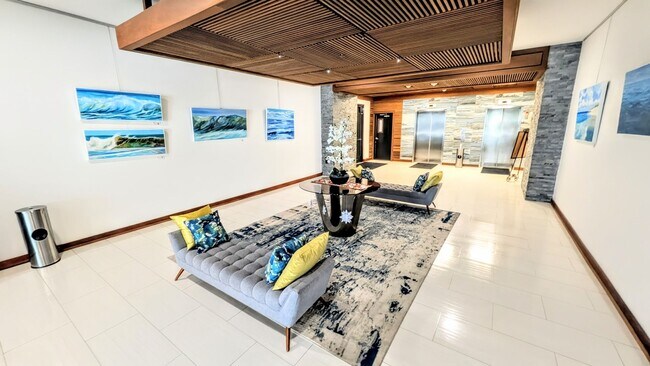 Building Photo - High end condo on waterfront downtown Sarasota!